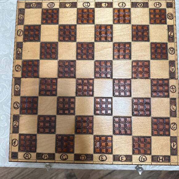 Chess Set With Hinged Carved Wooden Box - Picture 3 of 10